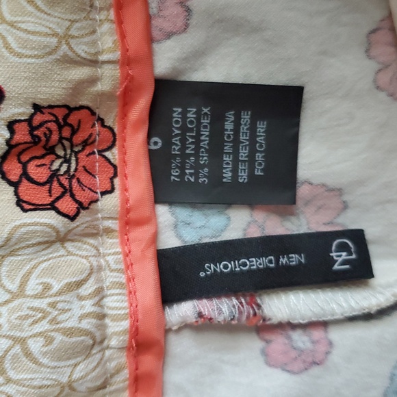 Floral Patterned Women's Jeans - Picture 3 of 7